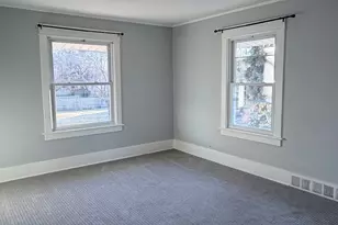 349 W Illinois Ave, Aurora, IL 60506 - Photo 7