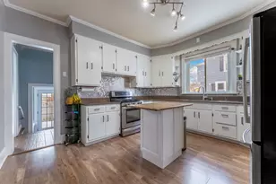 483 Barrett St, Elgin, IL 60120 - Photo 5