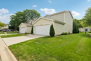 682 Claridge Cir, Hoffman Estates, IL 60169 - Photo 3