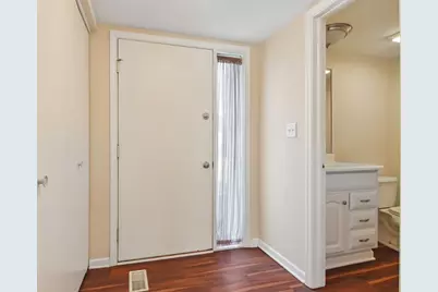 682 Claridge Circle, Hoffman Estates, IL 60169 - Photo 5