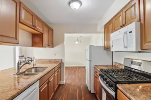 682 Claridge Cir, Hoffman Estates, IL 60169 - Photo 11