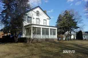 454 S 5th St, Watseka, IL 60970 - Photo 5