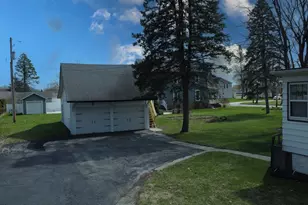 454 S 5th St, Watseka, IL 60970 - Photo 9