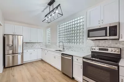 6431 N Campbell Avenue, Chicago, IL 60645 - Photo 5