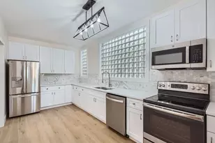 6431 N Campbell Ave, Chicago, IL 60645 - Photo 5