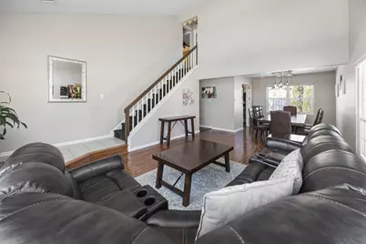 1300 Chatsworth Lane, Hoffman Estates, IL 60169 - Photo 11