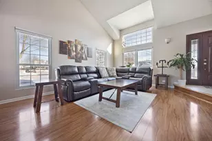 1300 Chatsworth Ln, Hoffman Estates, IL 60169 - Photo 9