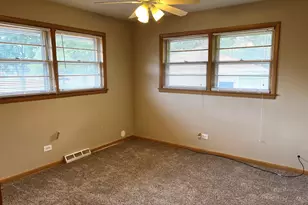 664 E 142nd St, Dolton, IL 60419 - Photo 9