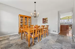 1575 Old Forge Rd, Bartlett, IL 60103 - Photo 9