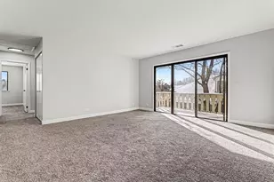 1051 Driftwood Ct, Wheeling, IL 60090 - Photo 5