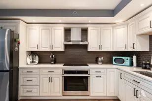 10420 Circle Dr, Oak Lawn, IL 60453 - Photo 9