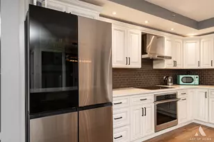 10420 Circle Dr, Oak Lawn, IL 60453 - Photo 11