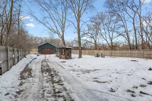 2113 Highwood Rd, McHenry, IL 60051 - Photo 17