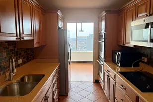 5757 N Sheridan Rd, Chicago, IL 60660 - Photo 3