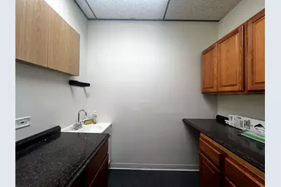 9957 S Roberts Road #B, Palos Hills, IL 60465 - Photo 5