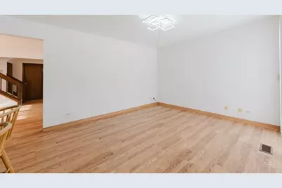 122 Brittany Drive, Streamwood, IL 60107 - Photo 15