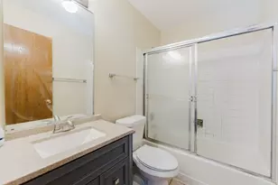 122 Brittany Dr, Streamwood, IL 60107 - Photo 33