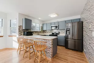 122 Brittany Dr, Streamwood, IL 60107 - Photo 11