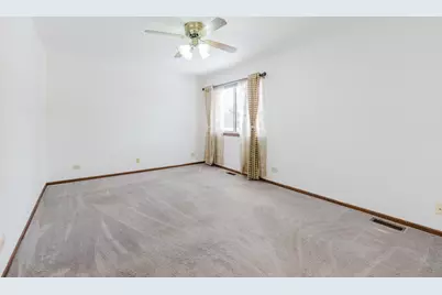 122 Brittany Drive, Streamwood, IL 60107 - Photo 23