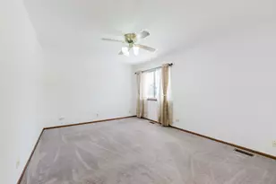 122 Brittany Dr, Streamwood, IL 60107 - Photo 23