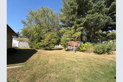 657 N Greenfield Drive, Freeport, IL 61032 - Photo 3