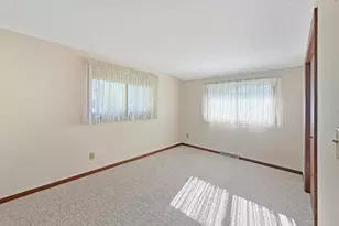 657 N Greenfield Dr, Freeport, IL 61032 - Photo 13