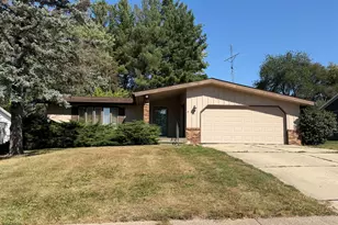 657 N Greenfield Dr, Freeport, IL 61032 - Photo 1