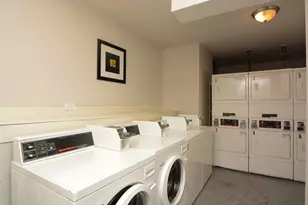 817 W Lakeside Pl, Chicago, IL 60640 - Photo 17