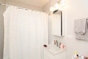 817 W Lakeside Pl, Chicago, IL 60640 - Photo 13