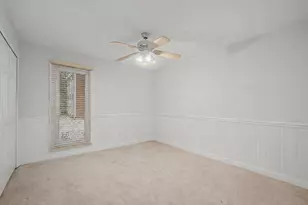 2099 Creekside Dr, Wheaton, IL 60189 - Photo 15