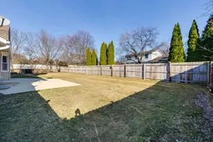 4075 N Parkside Dr, Hoffman Estates, IL 60192 - Photo 37