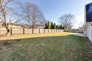 4075 N Parkside Dr, Hoffman Estates, IL 60192 - Photo 39