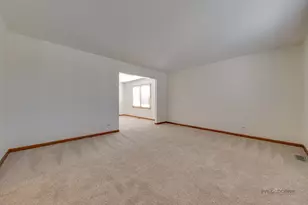 4075 N Parkside Dr, Hoffman Estates, IL 60192 - Photo 7