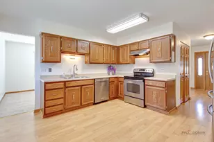 4075 N Parkside Dr, Hoffman Estates, IL 60192 - Photo 13