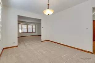 4075 N Parkside Dr, Hoffman Estates, IL 60192 - Photo 9