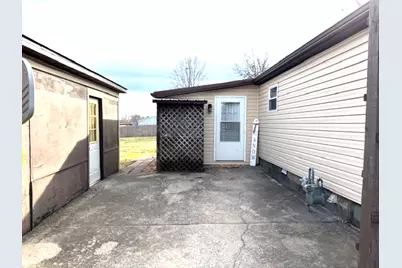 1300 Hamilton Street S, Salem, IL 62881 - Photo 3