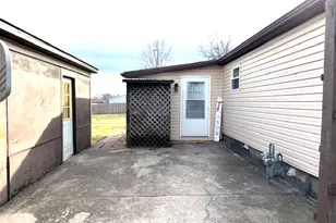 1300 Hamilton Street S, Salem, IL 62881 - Photo 3