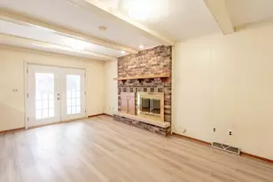 9515 Butternut Dr, Crystal Lake, IL 60014 - Photo 7