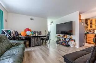 1324 Alpine Ct, Wheeling, IL 60090 - Photo 3