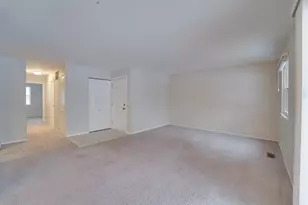 160 Stirling Ln, Schaumburg, IL 60194 - Photo 7