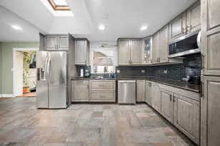 1325 Amber Dr, Montgomery, IL 60538 - Photo 3