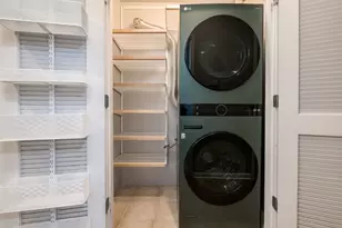 1523 W Thomas St, Chicago, IL 60642 - Photo 25