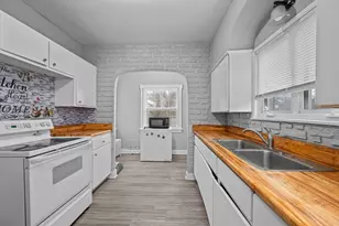 1838 37th St, Rock Island, IL 61201 - Photo 3