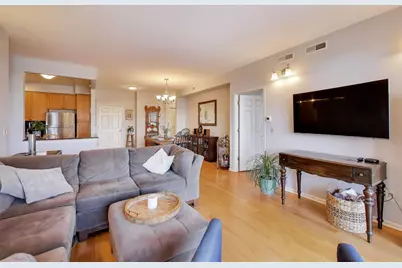 6815 N Milwaukee Avenue #707, Niles, IL 60714 - Photo 9