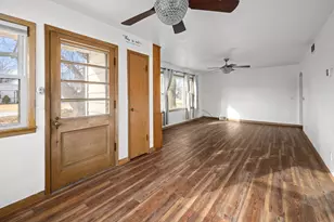 209 17th St E, Milan, IL 61264 - Photo 5