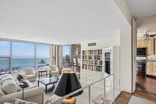 3200 N Lake Shore Dr, Chicago, IL 60657 - Photo 3