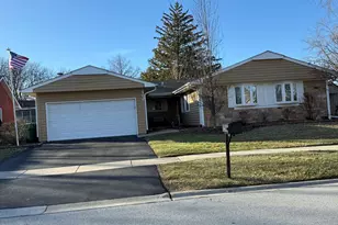 462 Longwood Dr, Buffalo Grove, IL 60089 - Photo 1