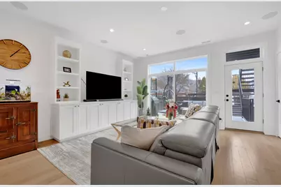 1533 W Barry Avenue #2, Chicago, IL 60657 - Photo 9