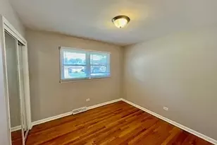 16046 Prairie Ave, South Holland, IL 60473 - Photo 5