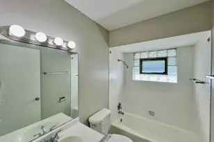 16046 Prairie Ave, South Holland, IL 60473 - Photo 17